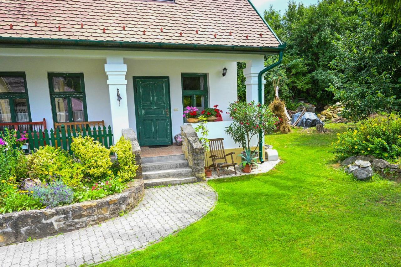 Falubiro Vendeghaza Bekolce Bagian luar foto